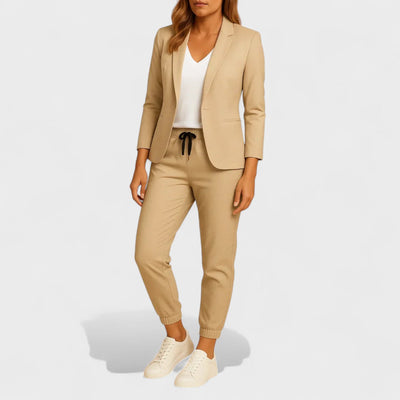 Emília - Elegáns szett kabáttal és nadrággal