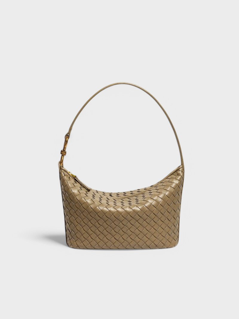 Renáta - Burgundi Stílusú Elegancia