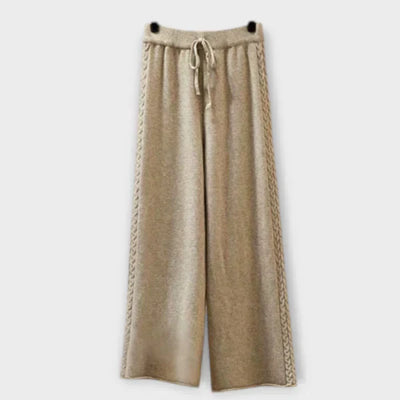 Zsanett - Melegítőruha kötöttanyagból